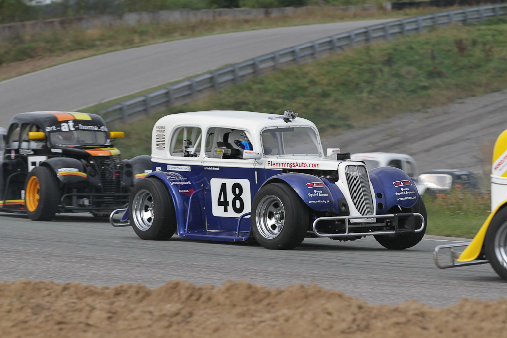 Frederik Nymark kæmper sig gennem feltet i første løb.
(Foto: Motorsporten.dk)